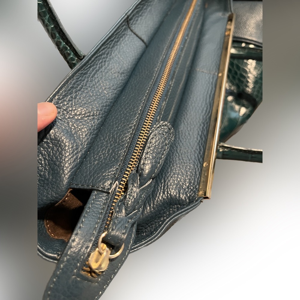 Rowallan of Scotland Genuine Leather in Crocodile Pattern w/ Gold Metal Accents - Picture 11 of 16